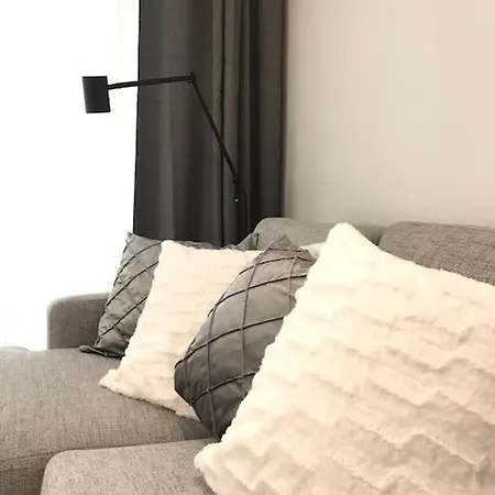 Island Studio Apartment, Free Parking, Bus Stop 200m * ヘルシンキ