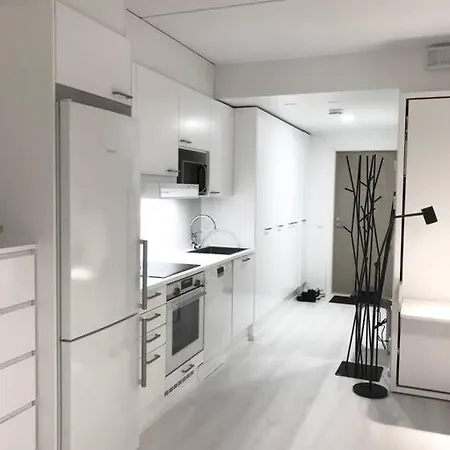 Island Studio Apartment, Free Parking, Bus Stop 200m アパート *