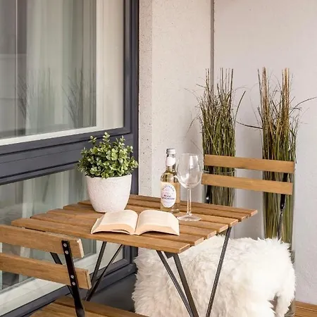Island Studio Apartment, Free Parking, Bus Stop 200m アパート